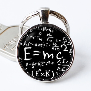 Llavero con fórmula E=mc2, joyería, llavero E=mc2, llavero con mosaico de vidrio, colgante con fórmula, regalo para profesores, llavero de ciencia física