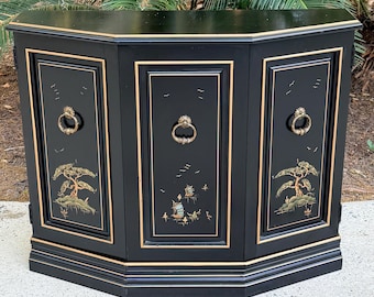 Gabinete de estilo chinoiserie pintado y lacado en negro