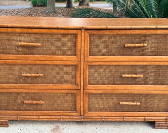 Cómoda vintage de estilo isleño de ratán y bambú con 6 cajones.