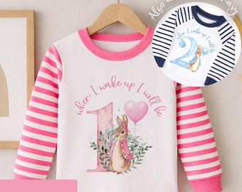 Personlig pyjamas för första födelsedagen - Peter Kanin födelsedagssovdräkt - Bebis första födelsedag - När jag vaknar pyjamas, Flopsy Bunny