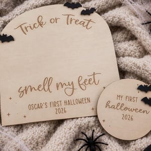 トリック・オア・トリート！足の匂いを嗅いでみて！初めてのハロウィンにぴったりの、パーソナライズされた手形または足形プレート