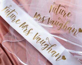 Gepersonaliseerde vrijgezellenfeest sluier en sjerp, vrijgezellenfeest sluier en sluier, sluier vrijgezellenfeest, toekomstige mevrouw vrijgezellenfeest, toekomstige mevrouw vrijgezellenfeest, sjerp