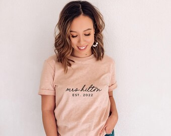 Personalised Mrs Shirt Est. Honeymoon Shirt, Custom Mrs Shirt, Just Married Shirt, Gift For Bride, Bride Gift Idea, Last Name Shirt