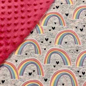 Manta para bebé con corazones arcoíris, manta personalizada para bebé, manta para niña, manta para niña pequeña, decoración de guardería arcoíris, cama infantil arcoíris imagen 5