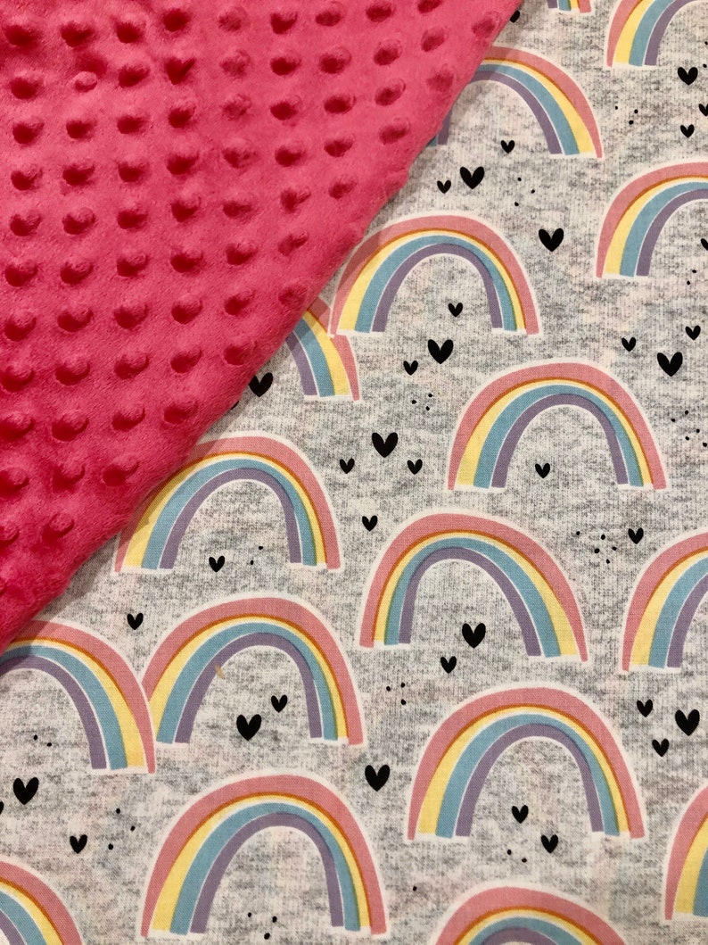 Manta para bebé con corazones arcoíris, manta personalizada para bebé, manta para niña, manta para niña pequeña, decoración de guardería arcoíris, cama infantil arcoíris imagen 5