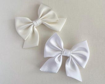 Small Ivory Hair Bow Minimal Hair Accessory for Bride Handmade White Sailor Bow Woman Gift Idea Hen Party Hair Bow Wedding Decoration