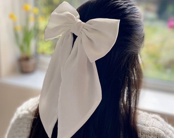 Off White Satin Sailor Hair Bow Milky White Bridal Bow for Bachelorette Party Woman Single Layer Bow Hen Do White Hair Bow with Tail