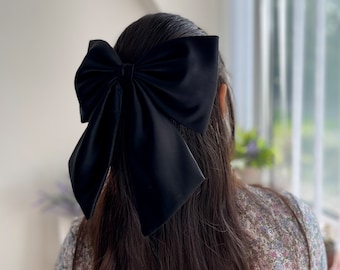 Zwarte grote satijnen strik Grote haarstrik voor feest Oversized strik met staart Grote strik met haarspeldje Zwarte strik Haaraccessoires voor meisjes Vrijgezellenfeest