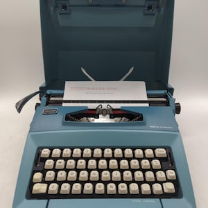 1970&#39;s Blue Smith Corona Courier portable manual typewriter