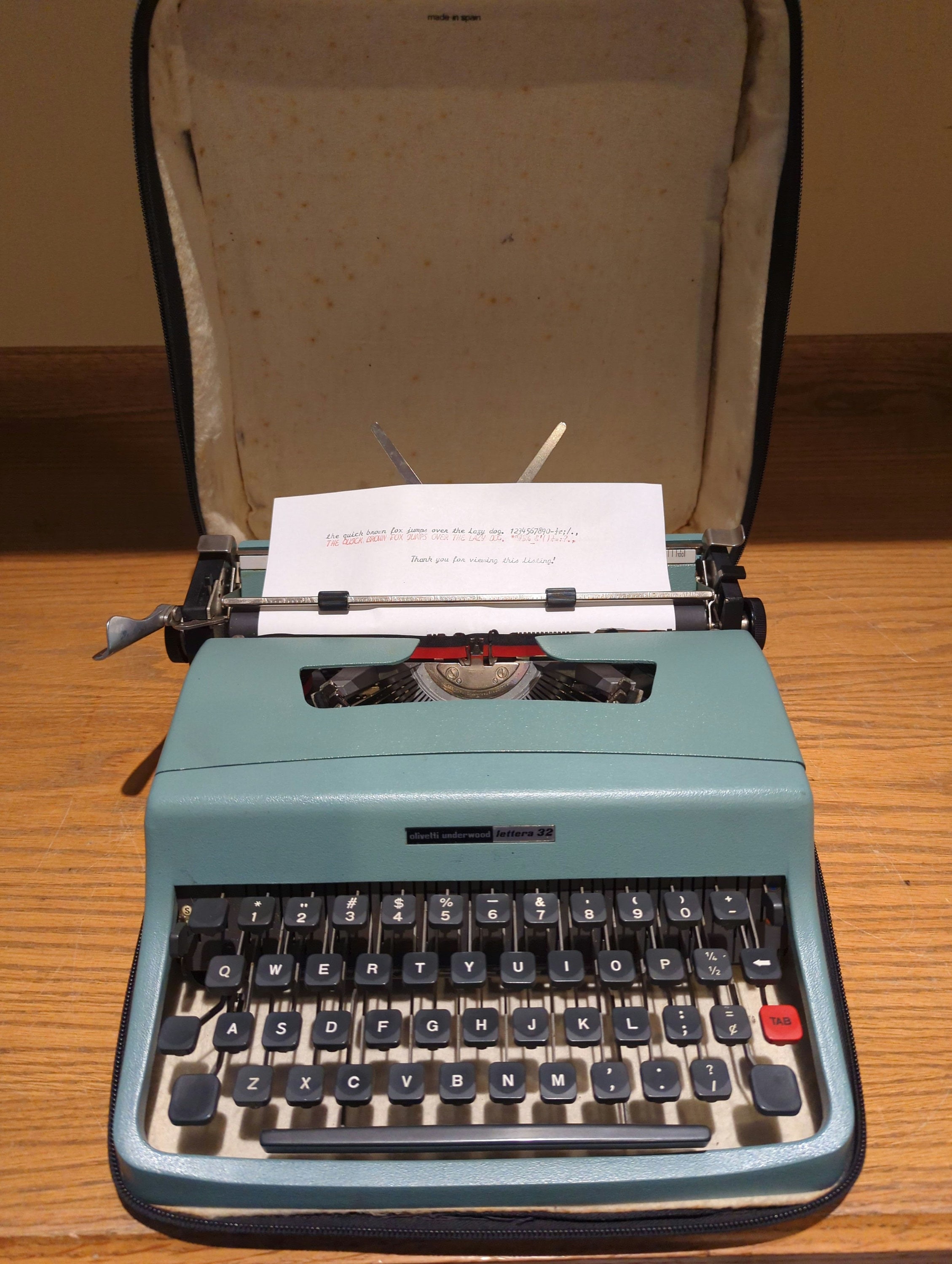 Cursive! 1960's Olivetti Lettera 32 Ultra Portable Manual