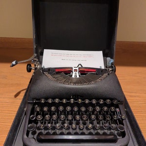 1946 Remington Rand Deluxe Model 5 portable manual typewriter with case