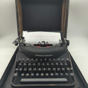 1946 Remington Noiseless 7 portable manual typewriter with case