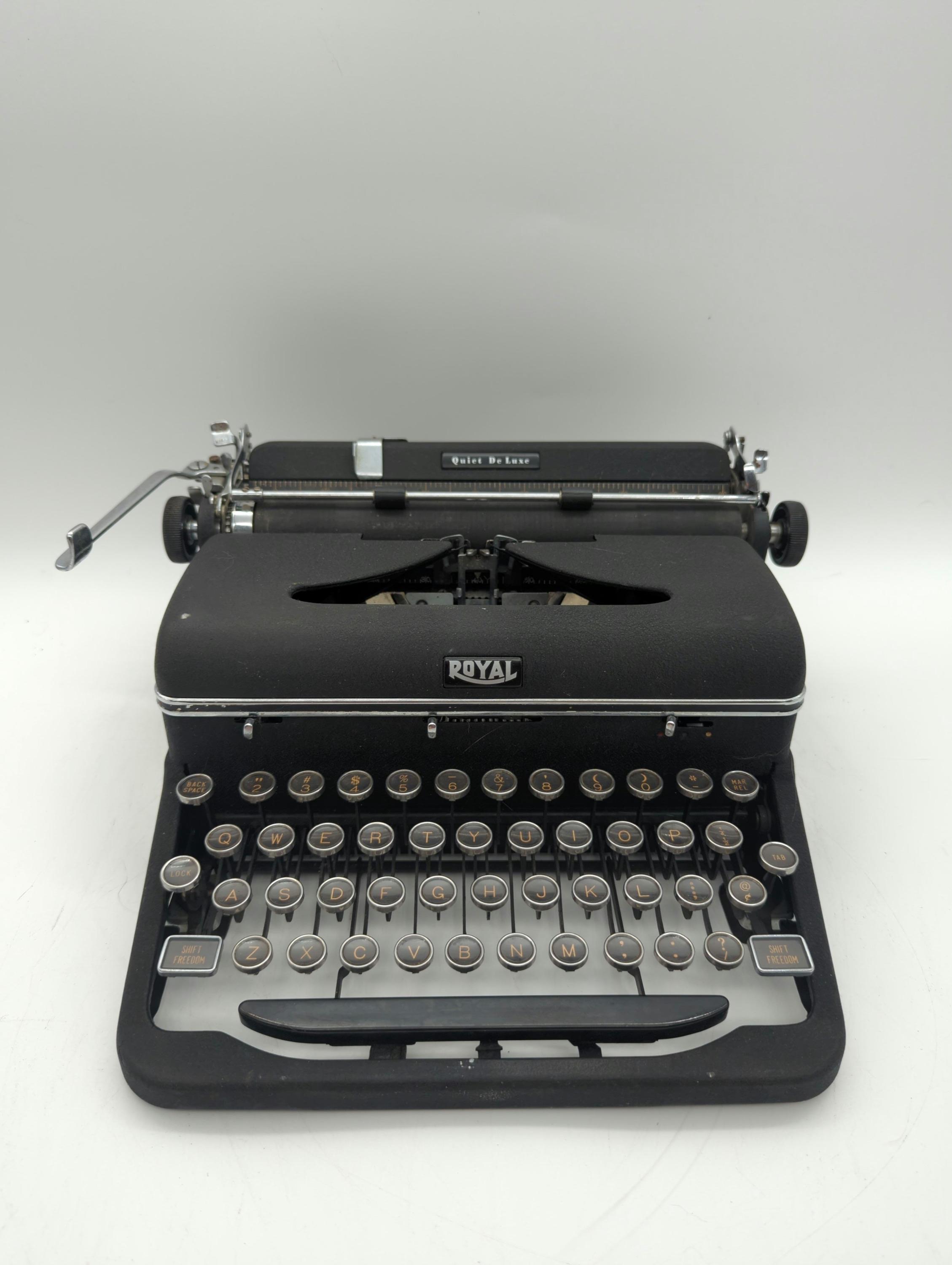 レトロ 米国製  QUIET DE LUXE タイプライター Vintage Royal Quiet Deluxe Black Manual Portable w/Case
