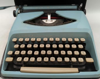 Display model only - 1970's Sears Capri portable typewriter