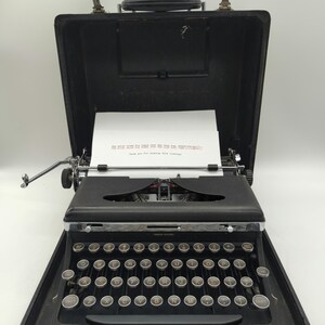 1939 Royal Quiet portable manual typewriter with case!