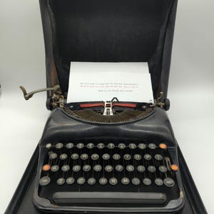 1941 Glossy Black Remington Rand Streamliner portable manual typewriter with case