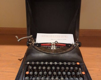 1941 Glossy Black Remington Rand Streamliner portable manual typewriter with case