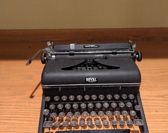 Display only - 1940 Black Royal Quiet Deluxe portable manual typewriter