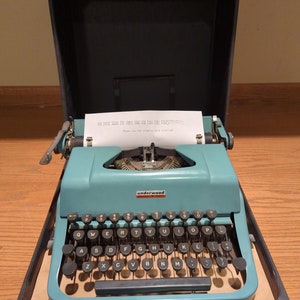 1956 Turquoise Underwood Leader manual portable typewriter with carrying case