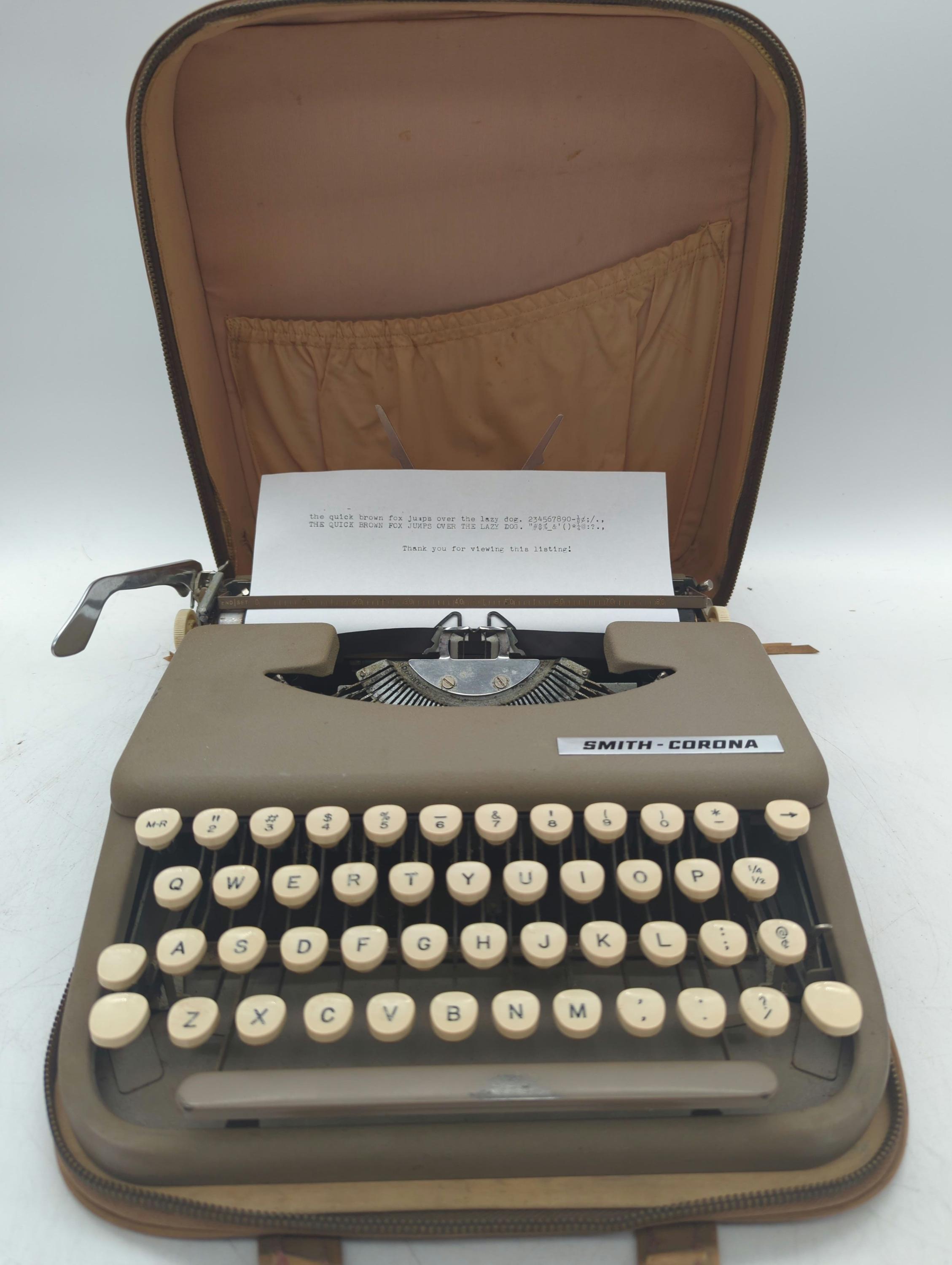 完動品　Smith Corona SKYRITER　タイプライター　ゴールドラメ Vintage Smith Corona Skyriter Ultra Portable Light