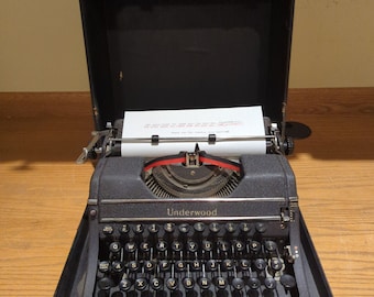 1947 Underwood Universal portable manual typewriter with carrying case