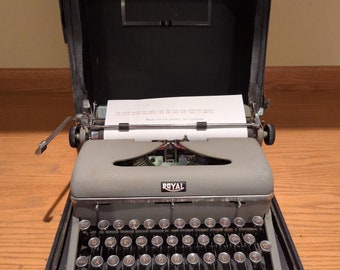 1947 Gray Royal Quiet Deluxe manual portable typewriter with case!