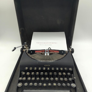 1942 Remington Envoy portable manual typewriter with case