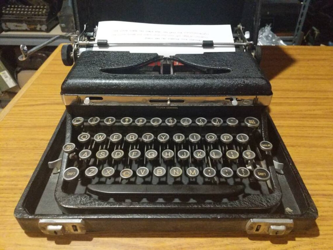 1937 Royal Deluxe Portable Manual Typewriter With Case Etsy