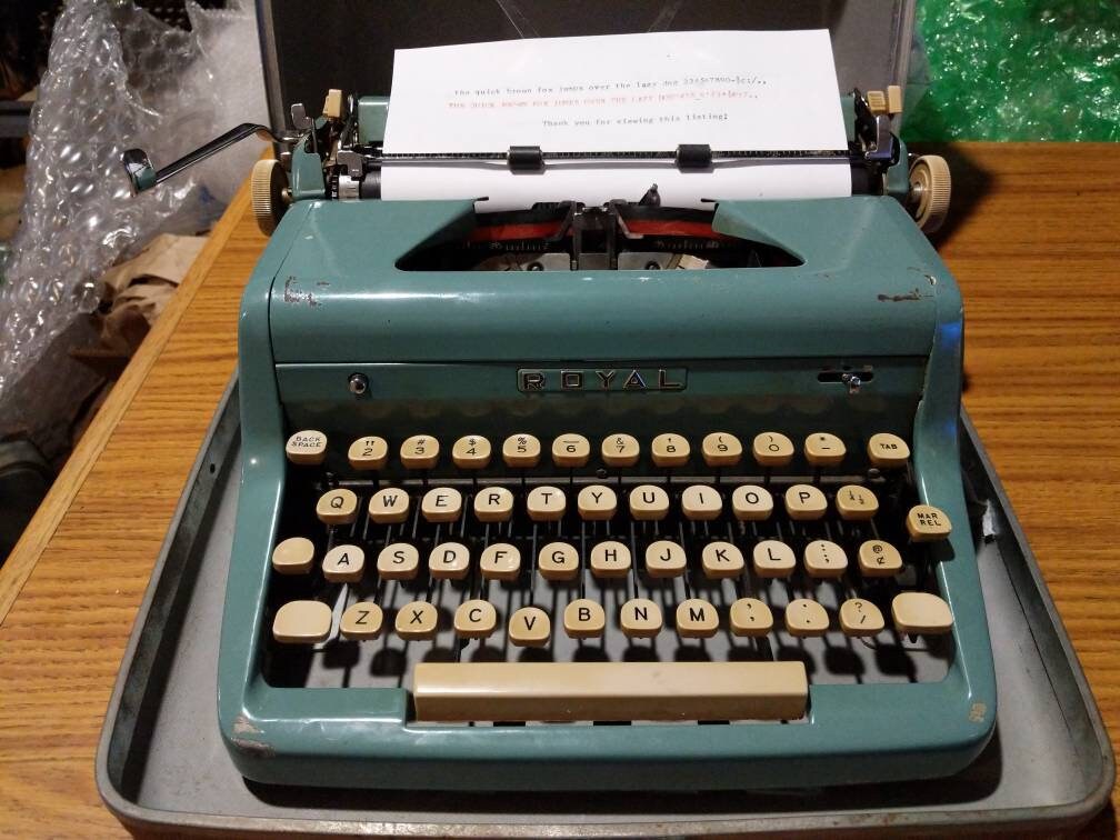 Vintage Chalet : Vintage Typewriter Romance Industrial Bliss