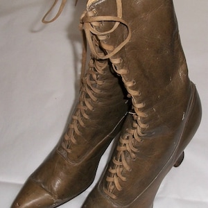 Antique Victorian Green Lace-up Boots