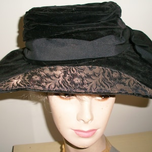 Antique 1920&#39;s Black Velvet Hat