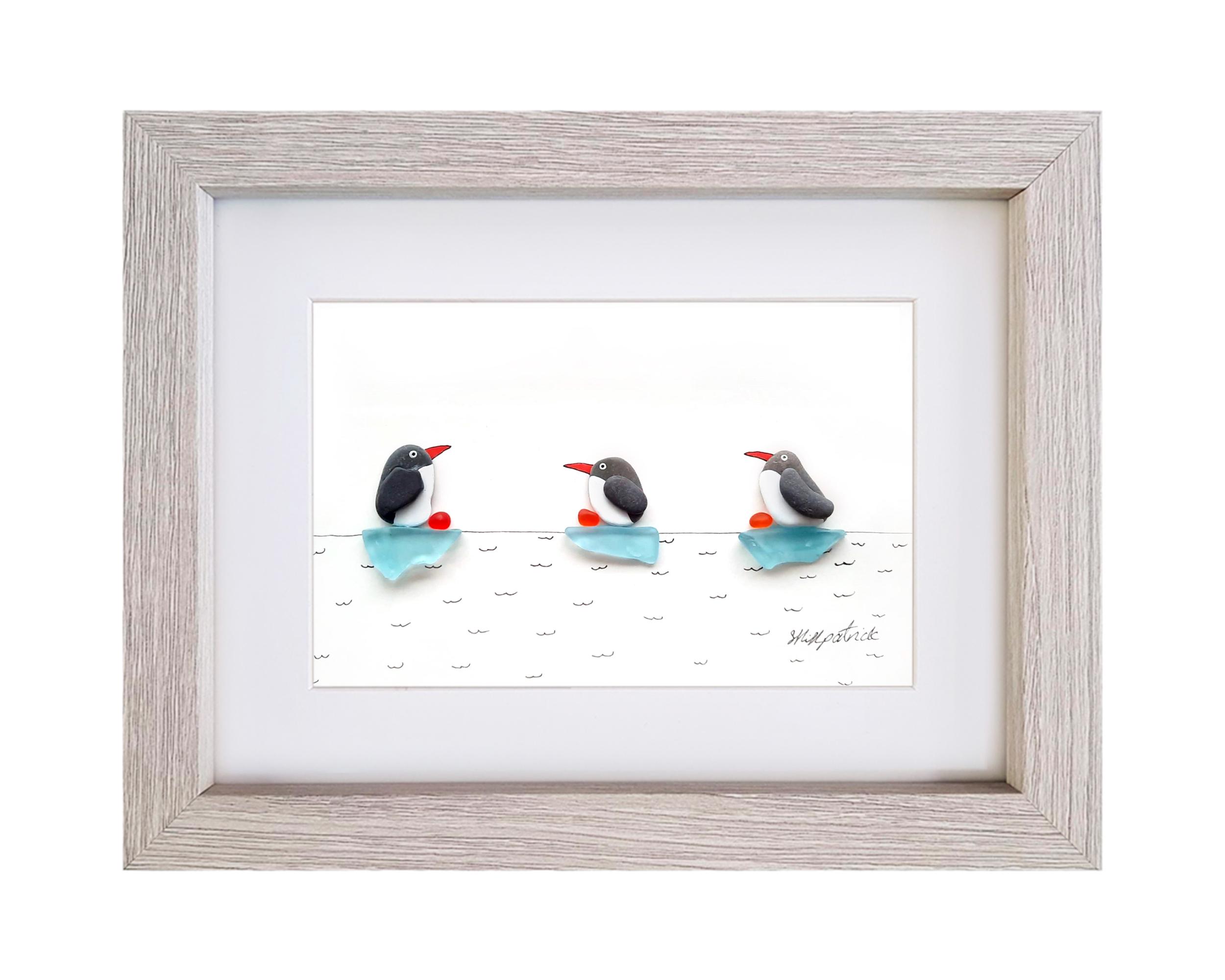 ペンギンとシーグラス/原画イラスト ペンギン - 小石アート＆シーグラス絵画 - 手作りの額入りペンギン