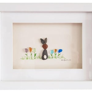 Blumen Häschen - Kiesel Wand Kunst & Meerglas Bild - gerahmt und handgemacht