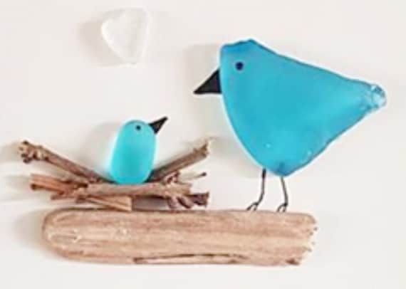 小石アートとシーグラスの絵画 - 額入りのユニークな手作り作品 *巣を