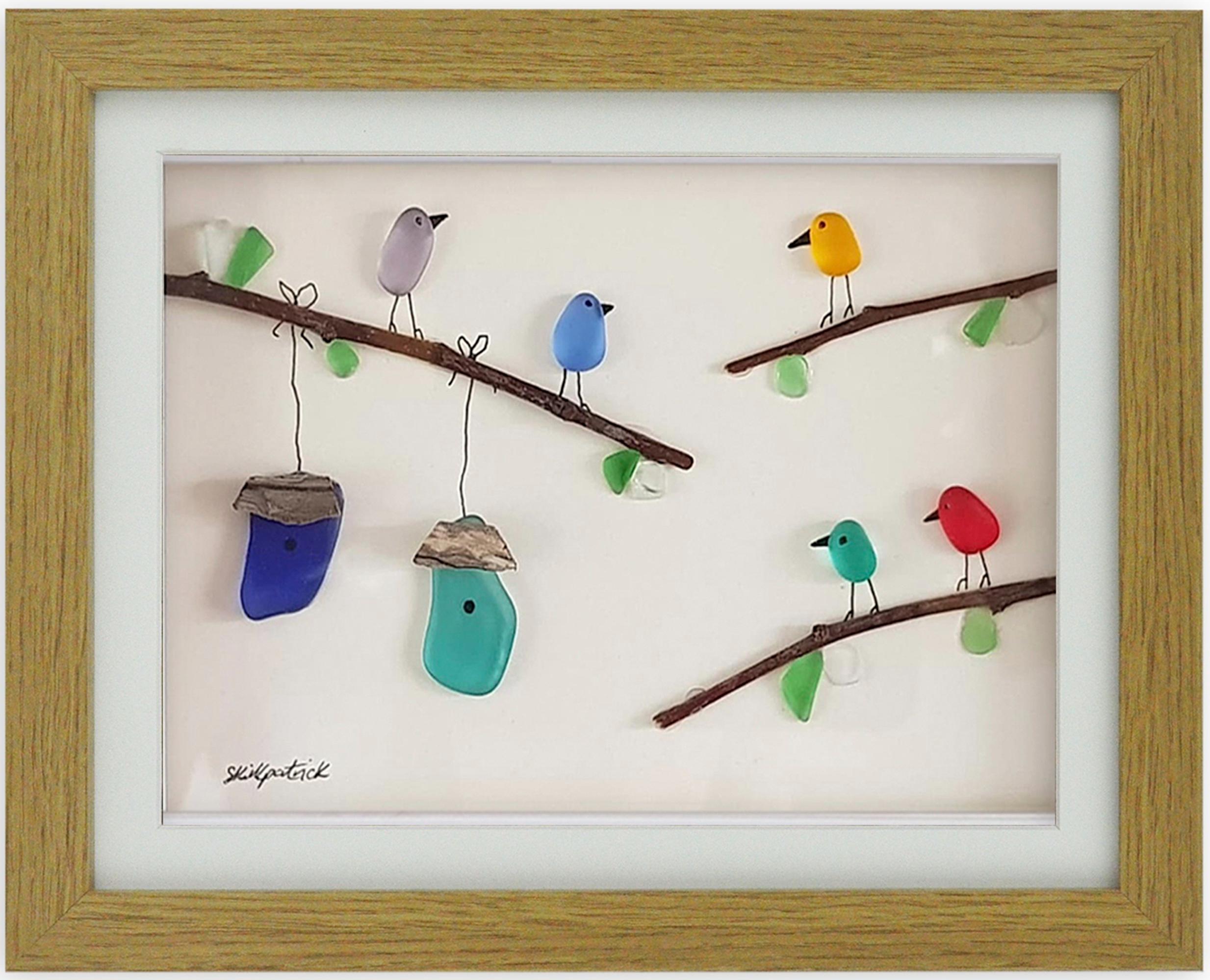 カラフルな鳥 - シーグラスと流木の絵画 - 額入りのユニークな