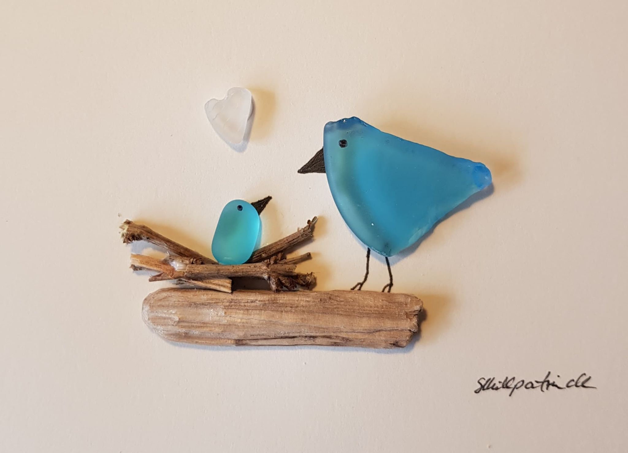 小石アートとシーグラスの絵画 - 額入りのユニークな手作り作品