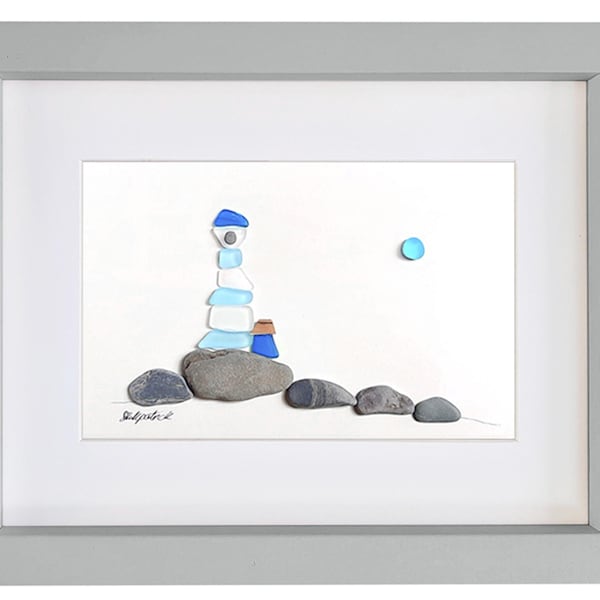 Blauer Leuchtturm (Landschaft) - Kieselstein & Seeglas Bild - Handgemacht - Wanddeko