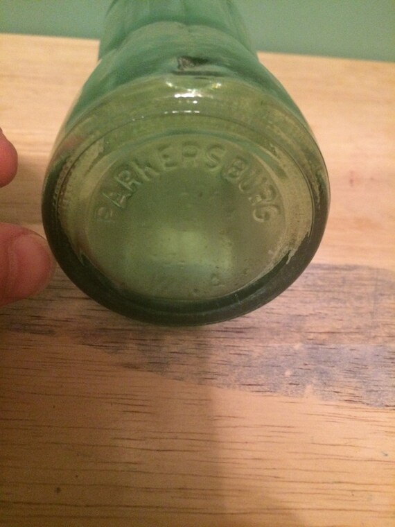 Vintage Coca-cola Green Glass 1 Pint Bottle Embossed Parkersburg W