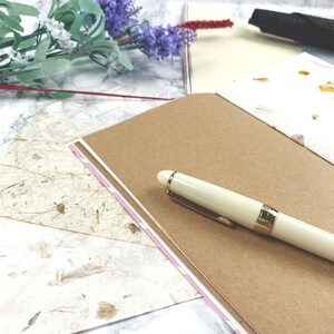 Diario creativo sottile con carte speciali Taccuino da viaggio con carta Kraft, pergamena, gelso, carta fatta a mano Diario spazzatura di varie dimensioni immagine 2