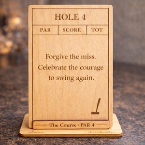 Citas motivacionales del campo: Los primeros 9 hoyos / Tarjetas de golf con citas inspiradoras con soporte de madera / Acabado en arce o cerezo