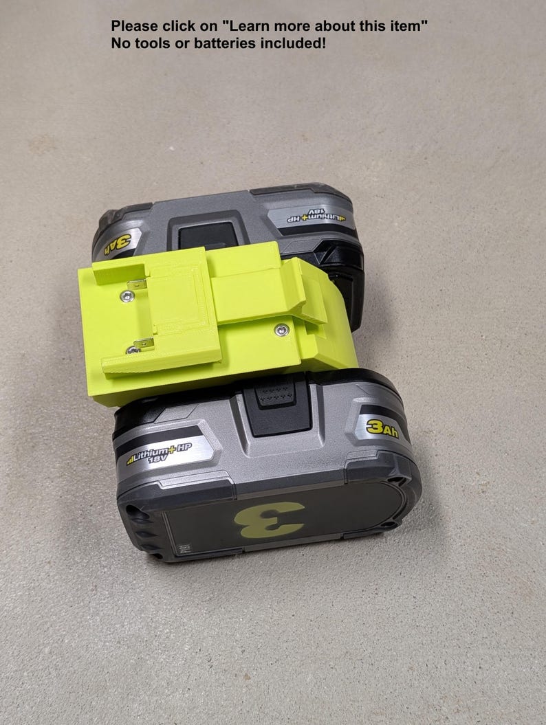 K&ouml;nnte beinhalten: Ein gr&uuml;ner und grauer Batterieadapter f&uuml;r ein Elektrowerkzeug. Der Adapter ist mit "Lithium HP 18V" und "3Ah" beschriftet.