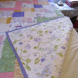 Homemade quilt, handmade quilt, twin bed quilt, girls decor, Paris print, eifel tower, lavender quilt, purple quilt image 3