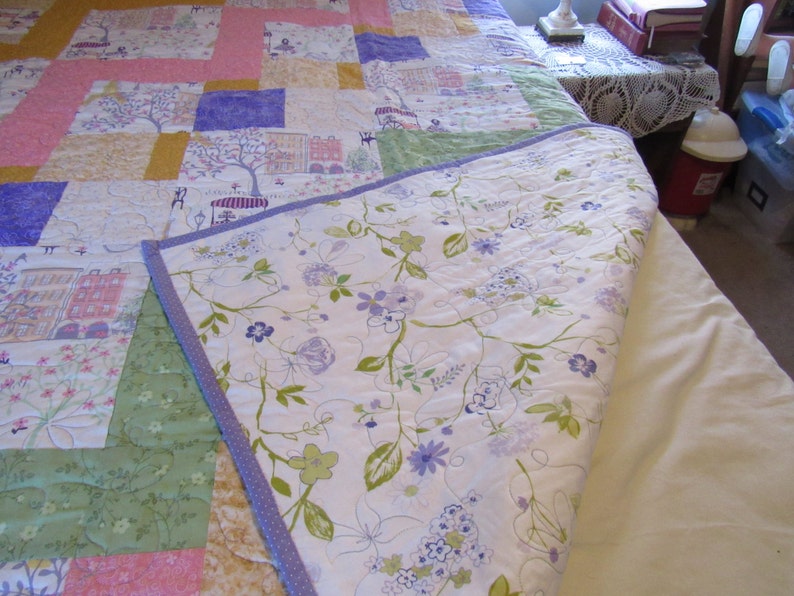 Homemade quilt, handmade quilt, twin bed quilt, girls decor, Paris print, eifel tower, lavender quilt, purple quilt image 3