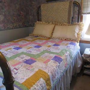 Homemade quilt, handmade quilt, twin bed quilt, girls decor, Paris print, eifel tower, lavender quilt, purple quilt image 2