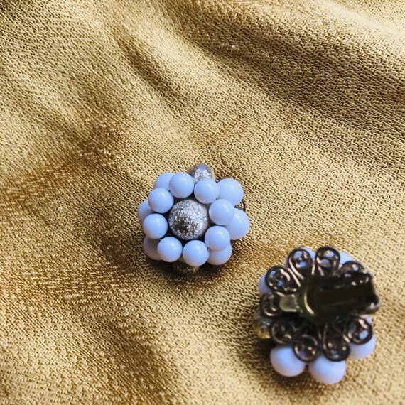 Vintage | White and Gold | Beaded | Cluster | Dai… - image 3