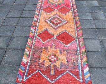 ヴィンテージ ウシャック ランナーラグ：3x9インチのカラフルなウール