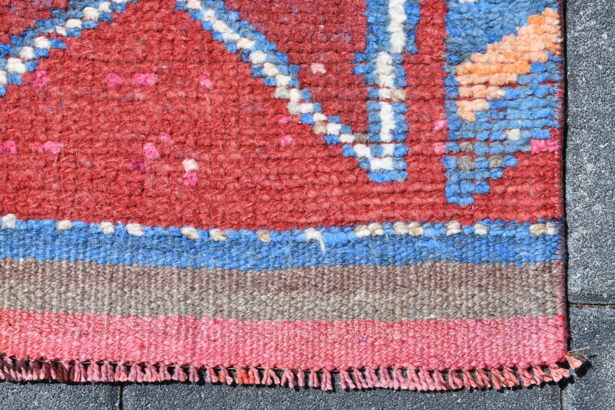 ヴィンテージ ウシャック ランナーラグ：3x9インチのカラフルなウール