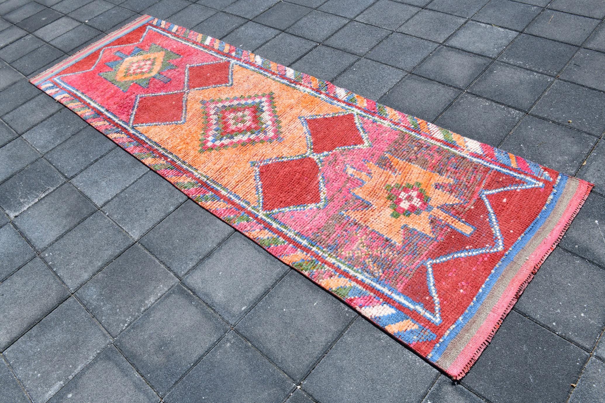 ヴィンテージ ウシャック ランナーラグ：3x9インチのカラフルなウール