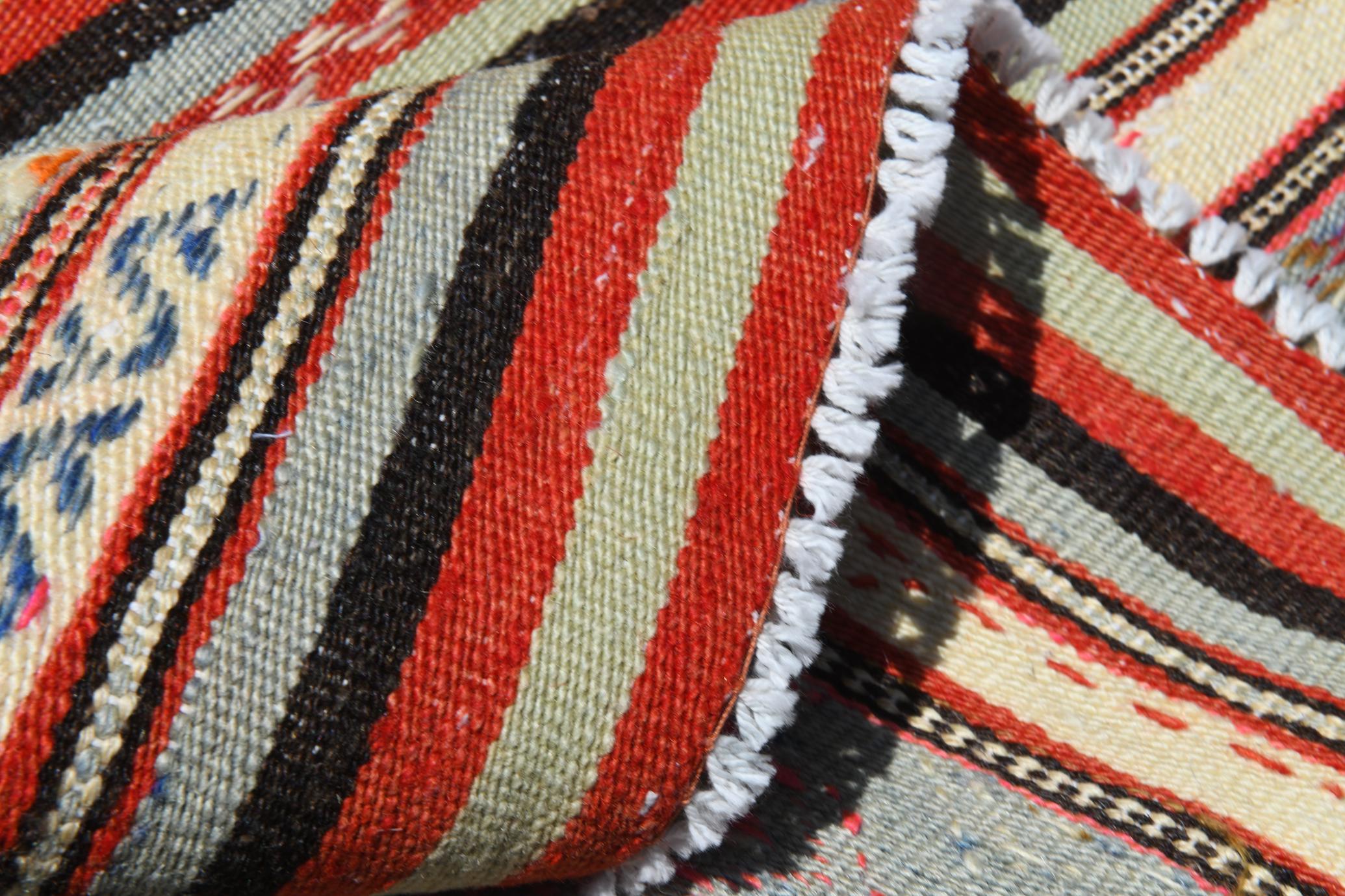6x9 Ara Rug, 6x9 Kilim Rug, TURKISH VINTAGE KILIM, Hand Woven Kilim, Turkey Rug, Faded Rug, Oversize Area Rug, Bohemian Decor, Floral Ethnic