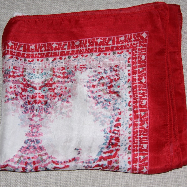 Echarpe rectangulaire rouge, paréo soie indienne, étole, foulard.